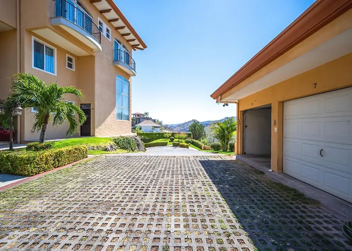 Relaxing 3Br Ocean-View Condo | 2 Balconies